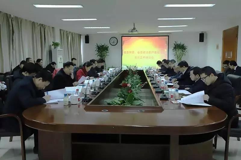 熊绍员陪同省委常委、政法委书记尹建业在正邦集团走访调研