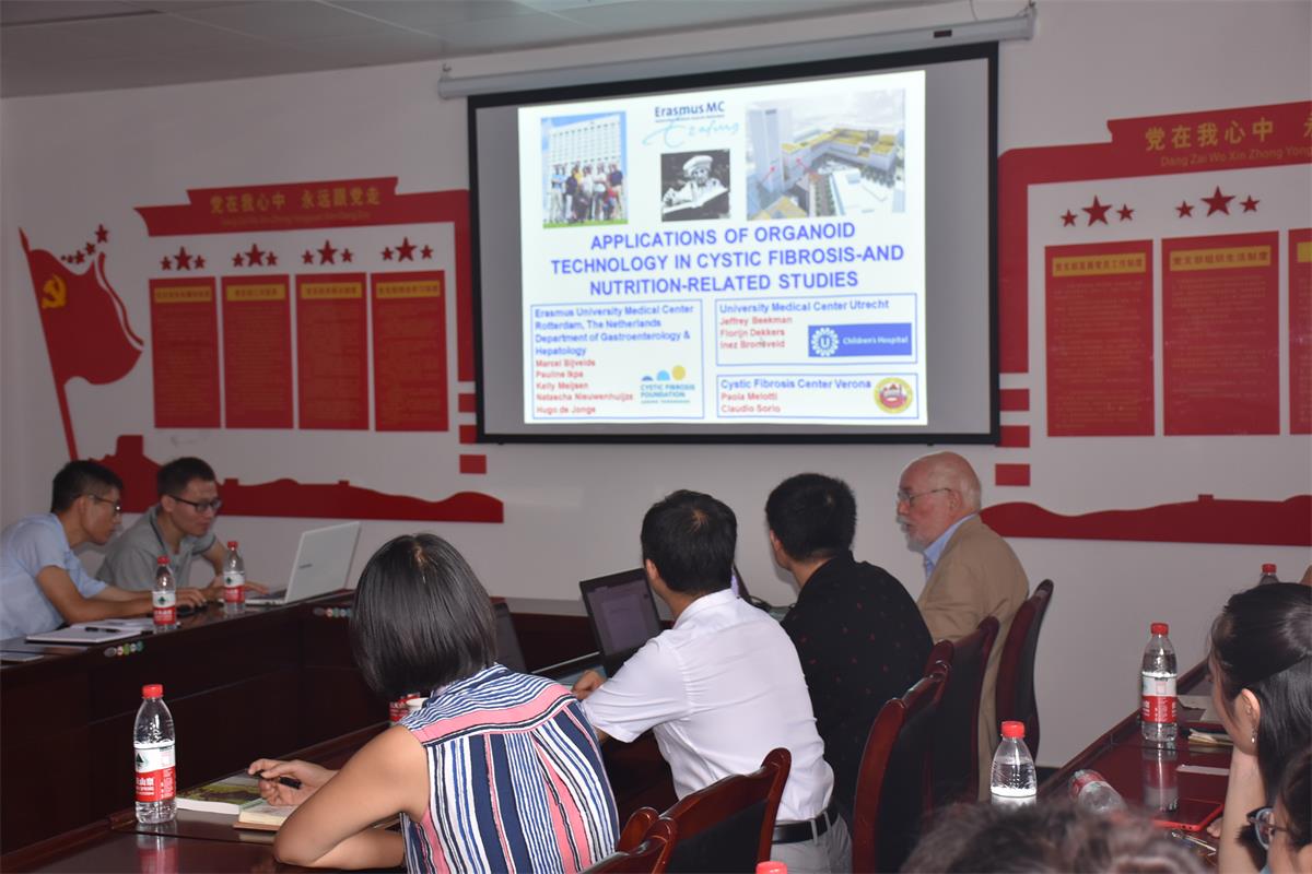 荷兰伊拉斯姆斯大学de Jonge教授到生物资源研究所开展学术交流