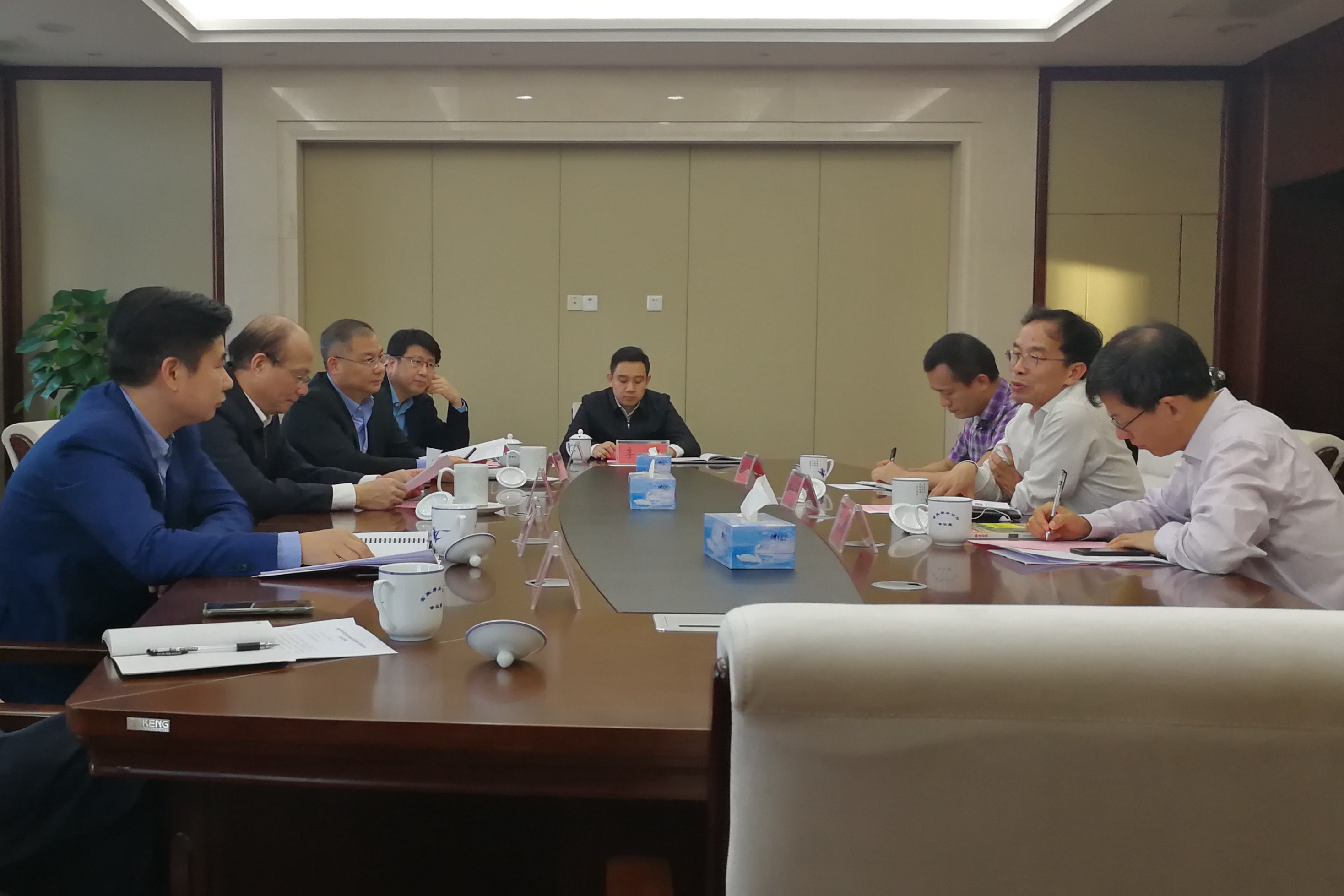 吴晓军会见中科院昆明植物所专家