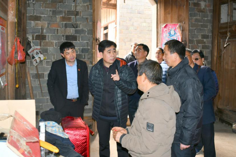 熊绍员赴我院定点帮扶村走访慰问