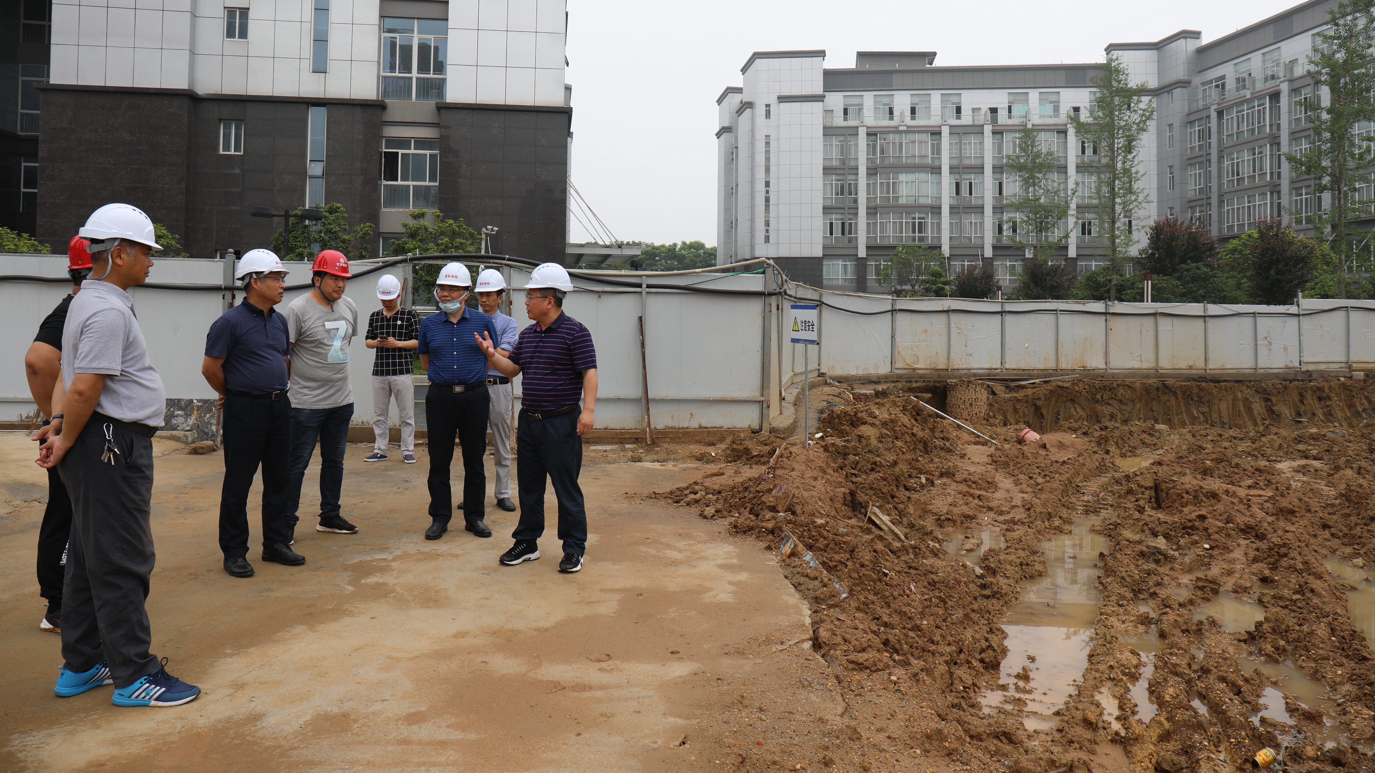 李雄辉、章国勇调研江西产业技术创新与育成中心建设项目