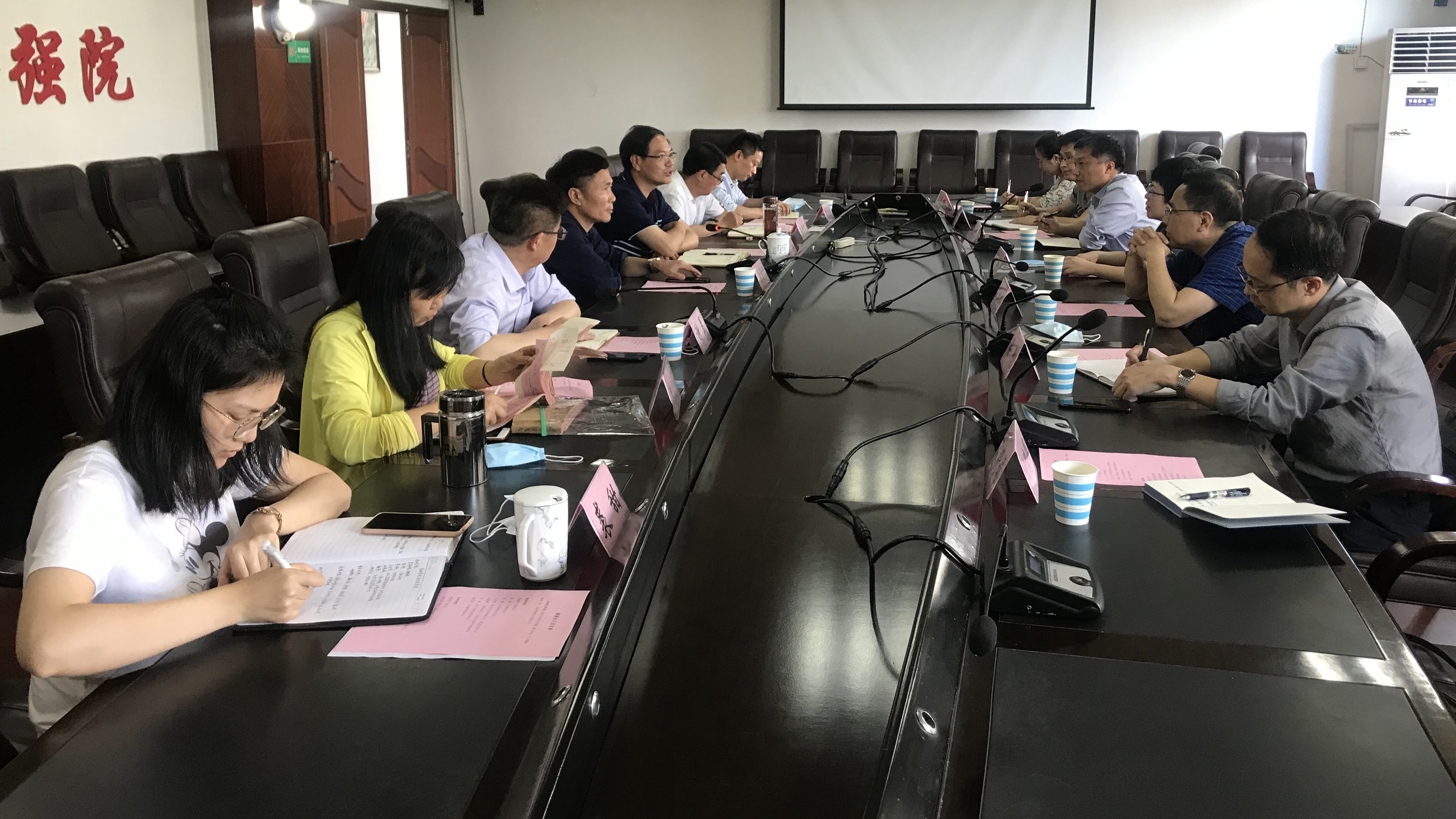 李雄辉带队赴江西省农业科学院调研