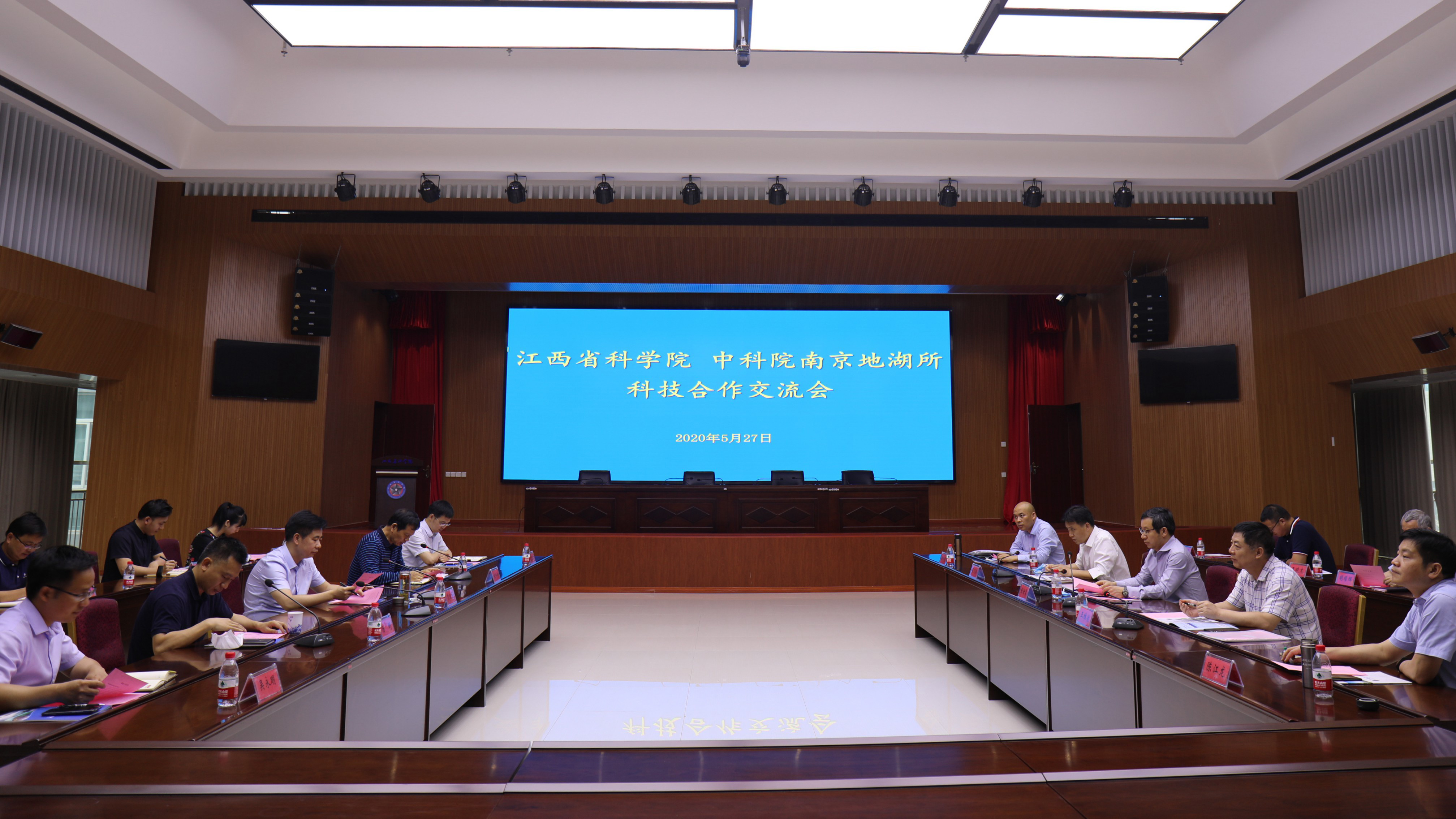 中科院南京地理与湖泊研究所所长张甘霖率队来我院调研交流