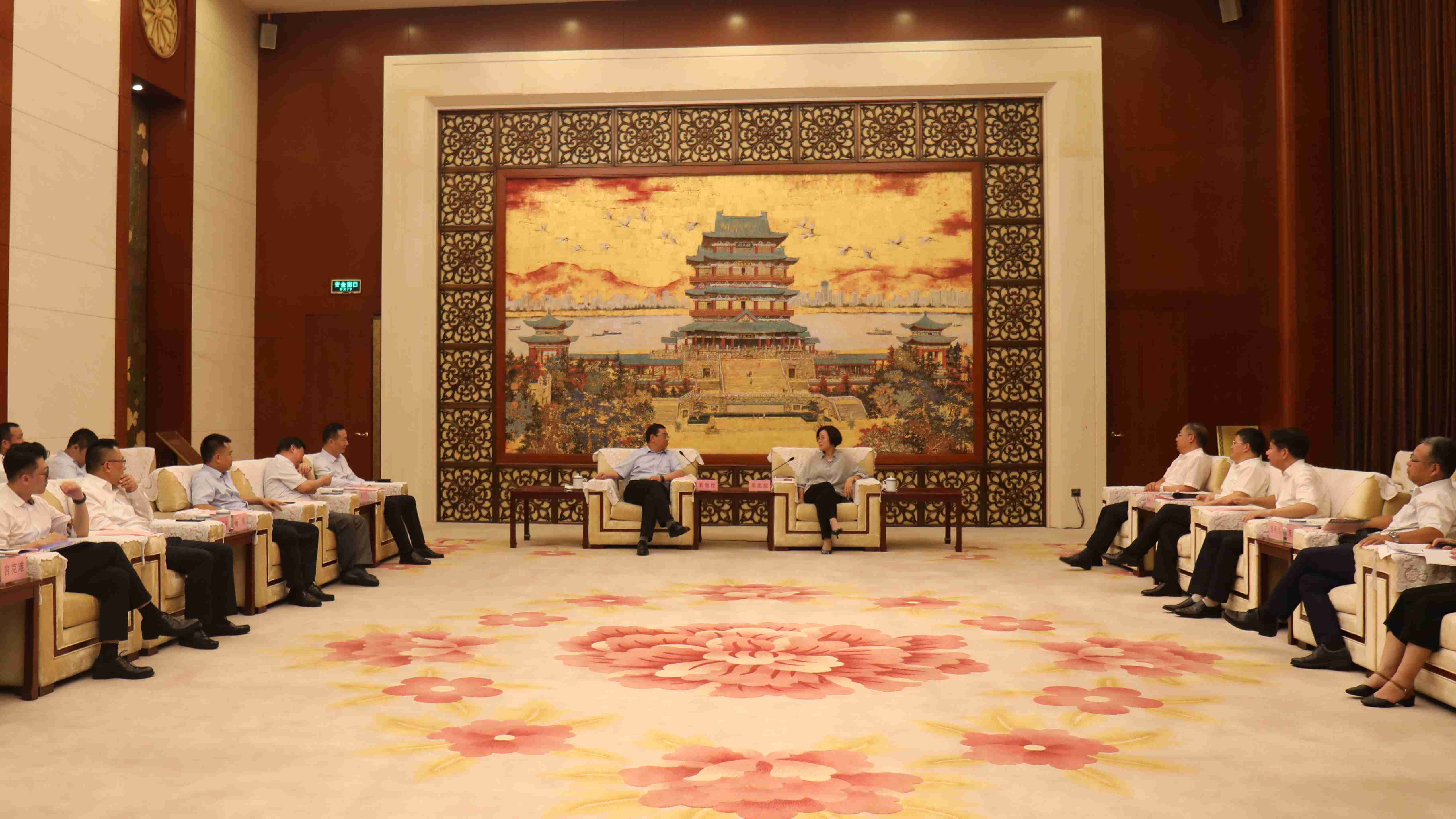 吴忠琼会见中国科学院控股有限公司董事长索继栓一行