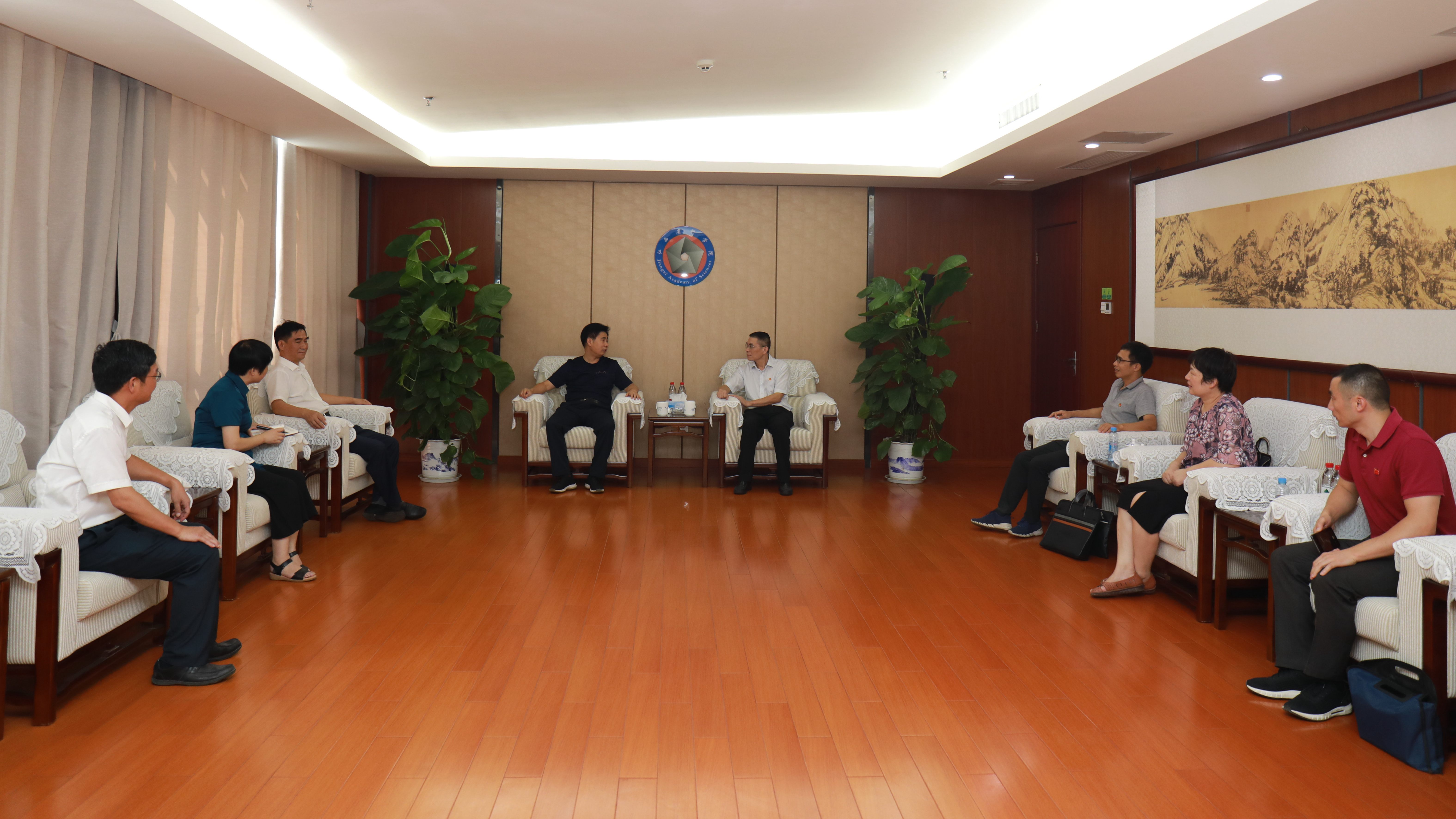 省科协党组成员、副主席梁纯平来我院交流调研