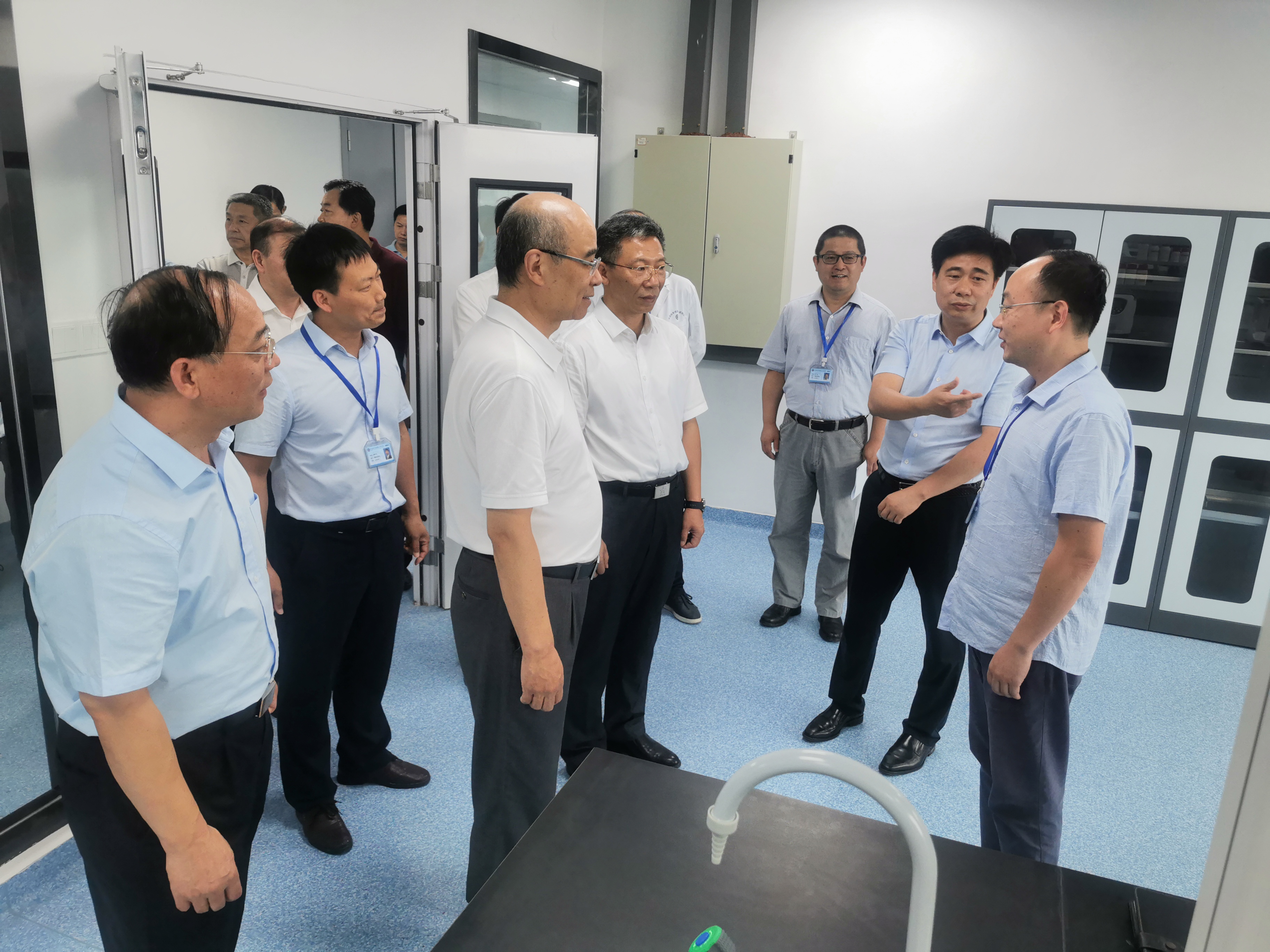 中科院副院长相里斌与副省长罗小云赴赣州考察座谈，省科学院院长熊绍员陪同考察并作重点汇报