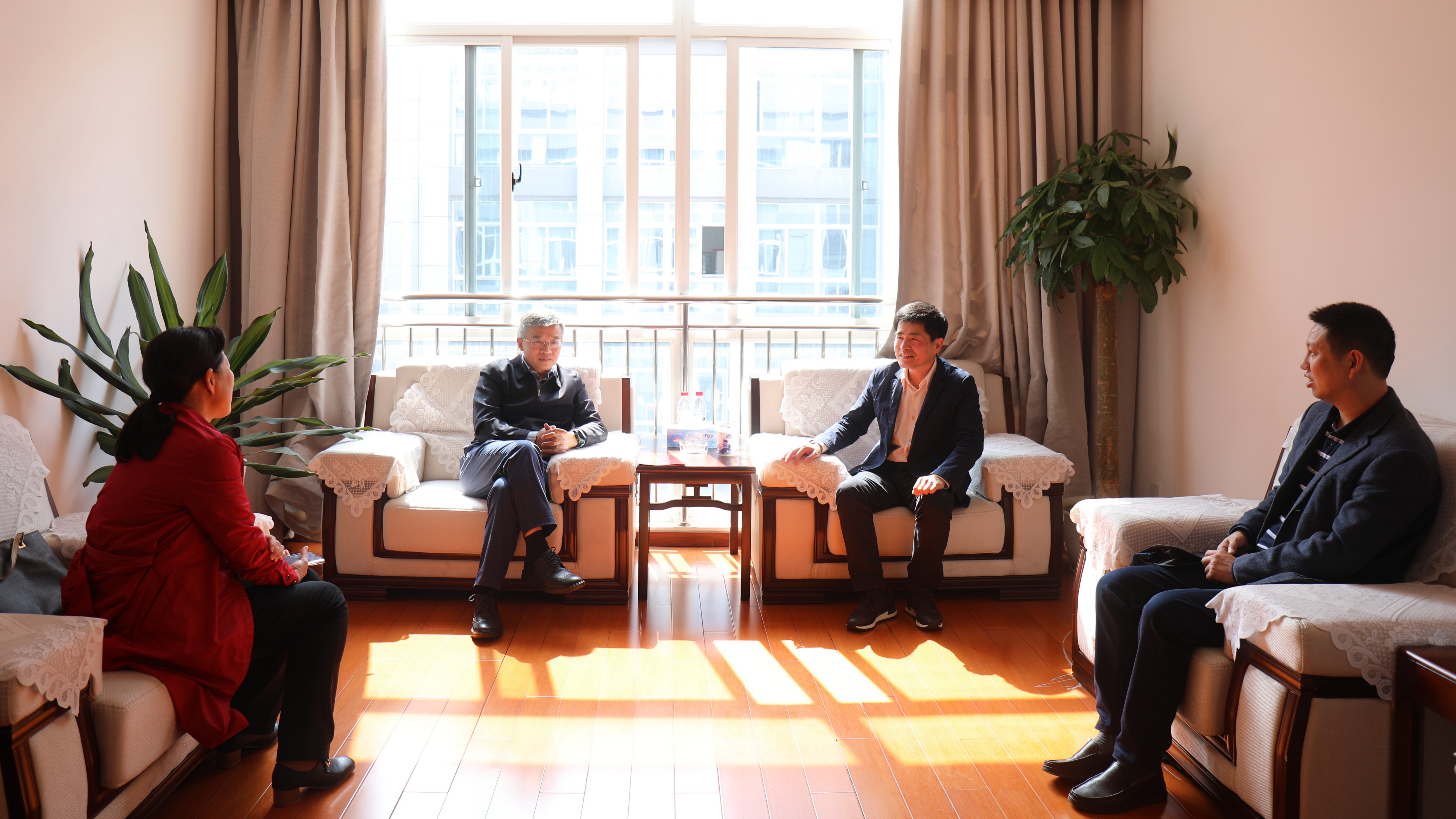 宋德雄会见抚州市人大常委会副主任顾胜和一行