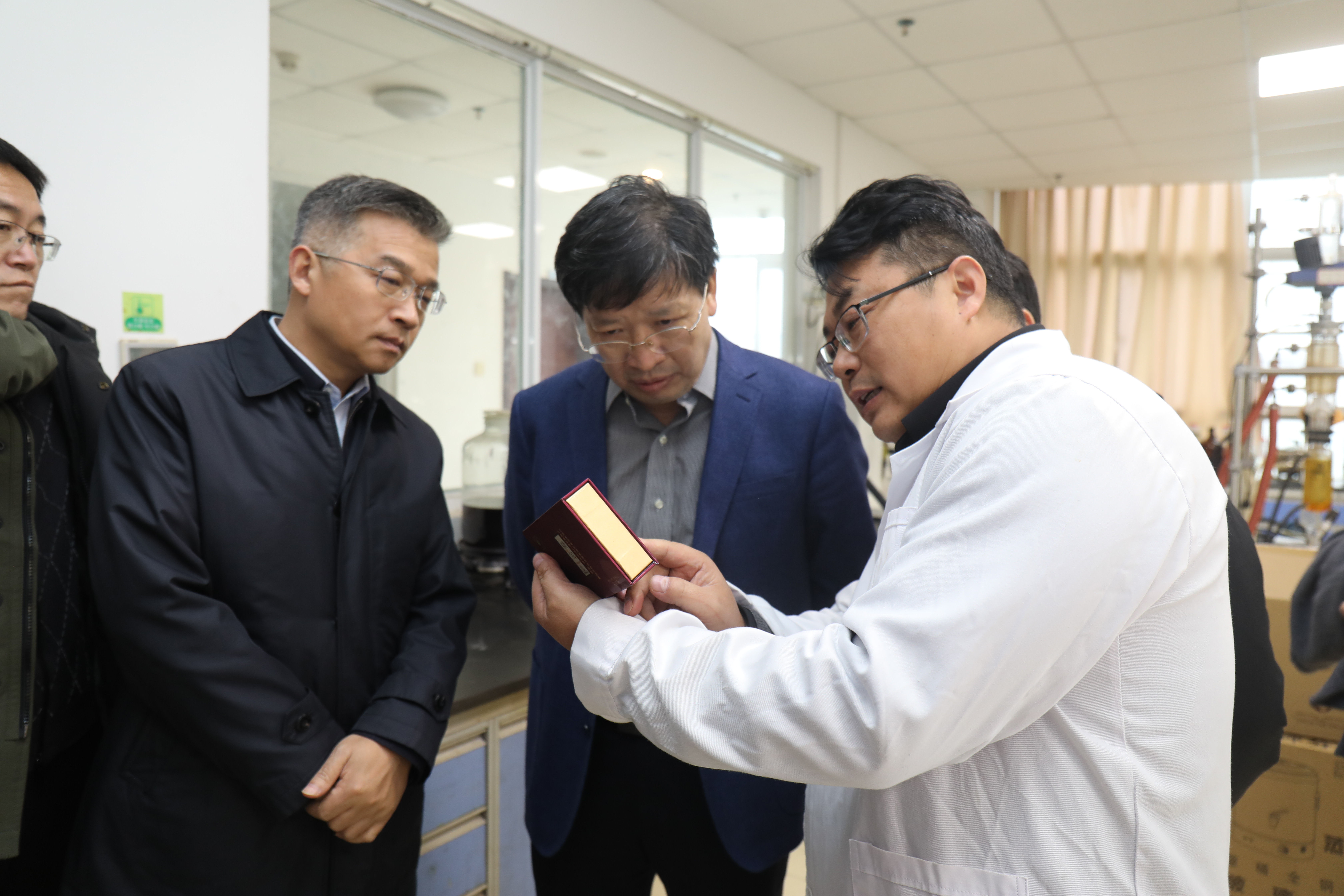 中国工程院副院长邓秀新来我院调研指导