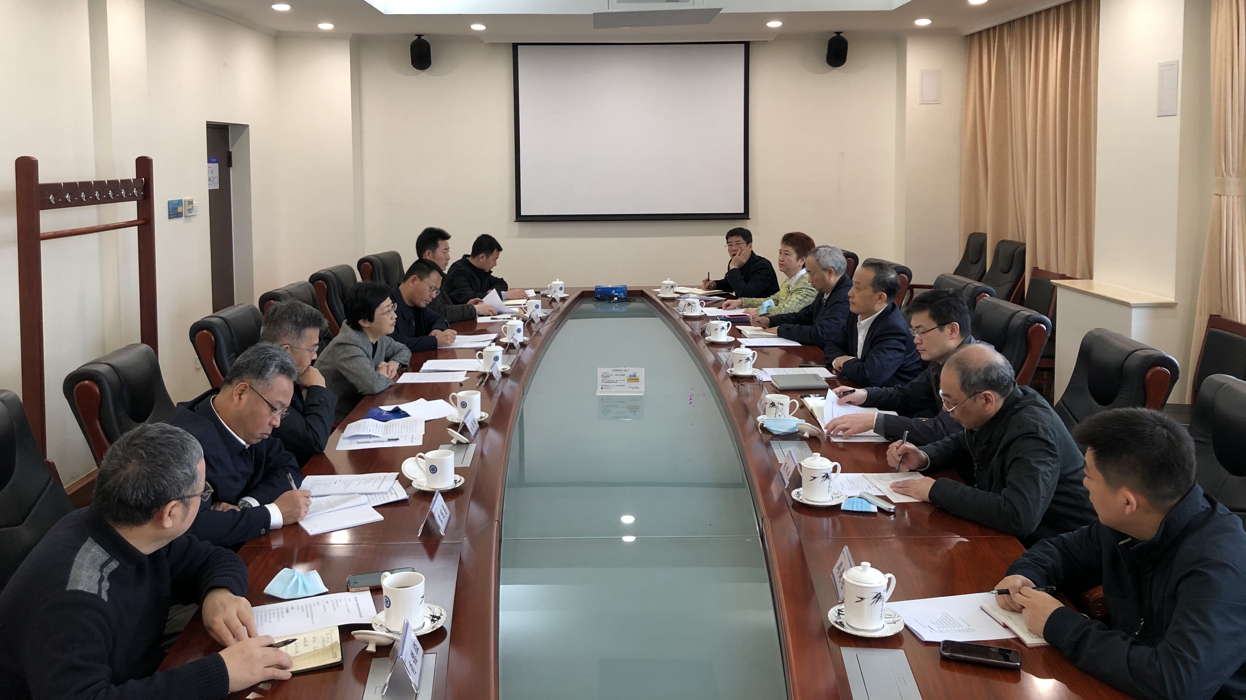 省委常委、宣传部部长施小琳走访中国科学院