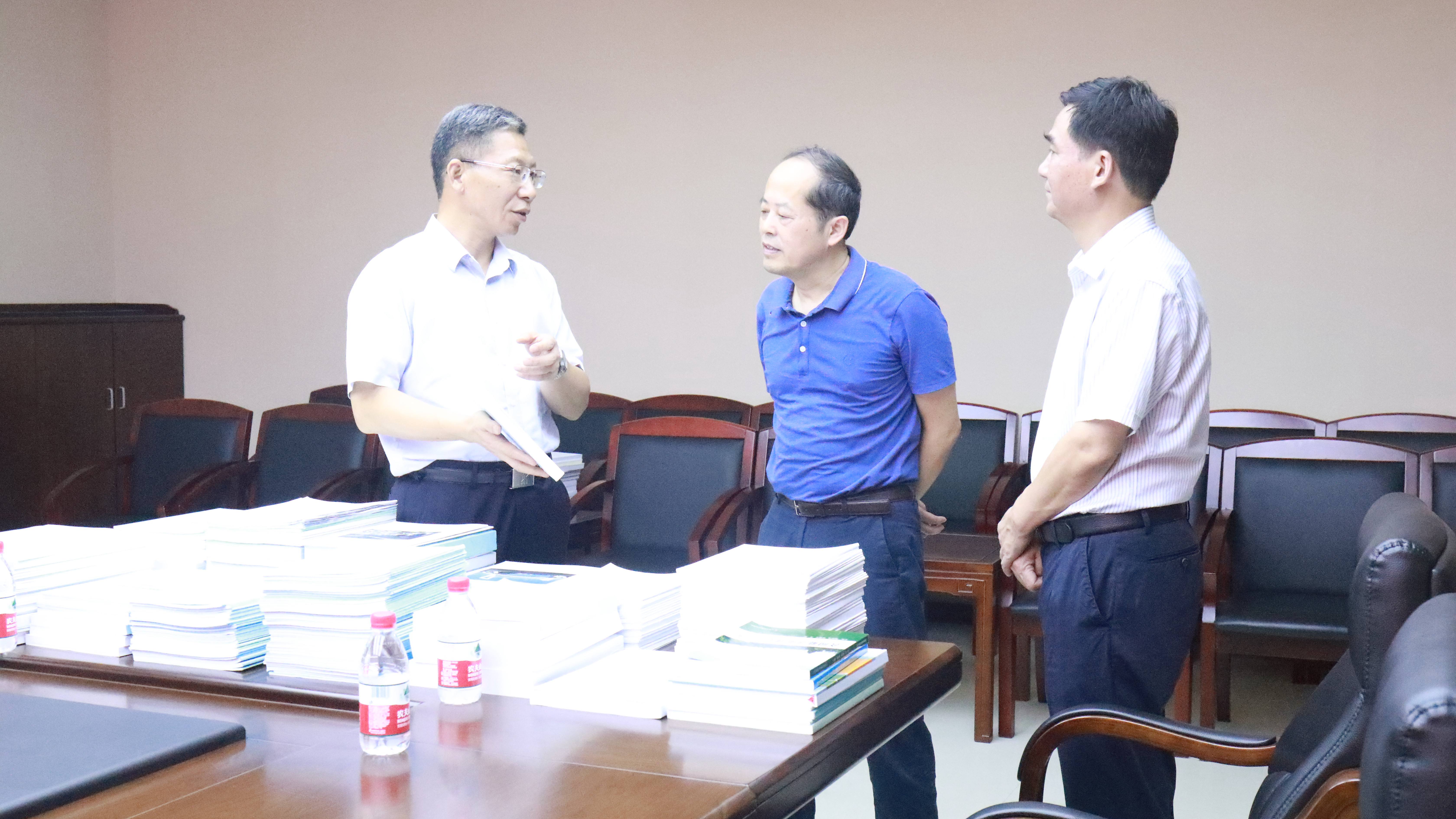 罗小云副省长以“不发通知、不打招呼”方式调研江西省碳中和研究中心