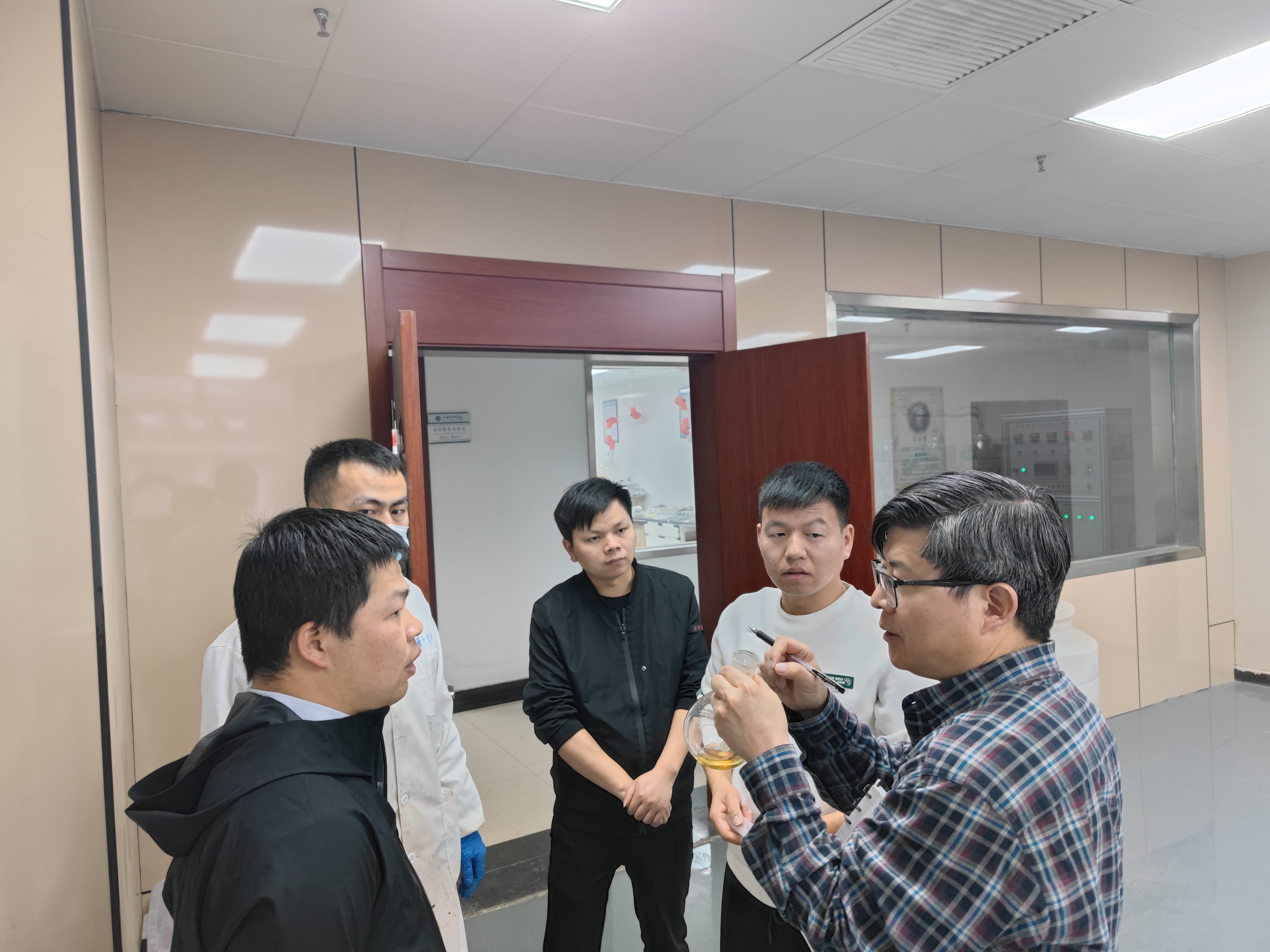 加拿大工程院、工程研究院徐春保院士应邀来我院开展学术交流