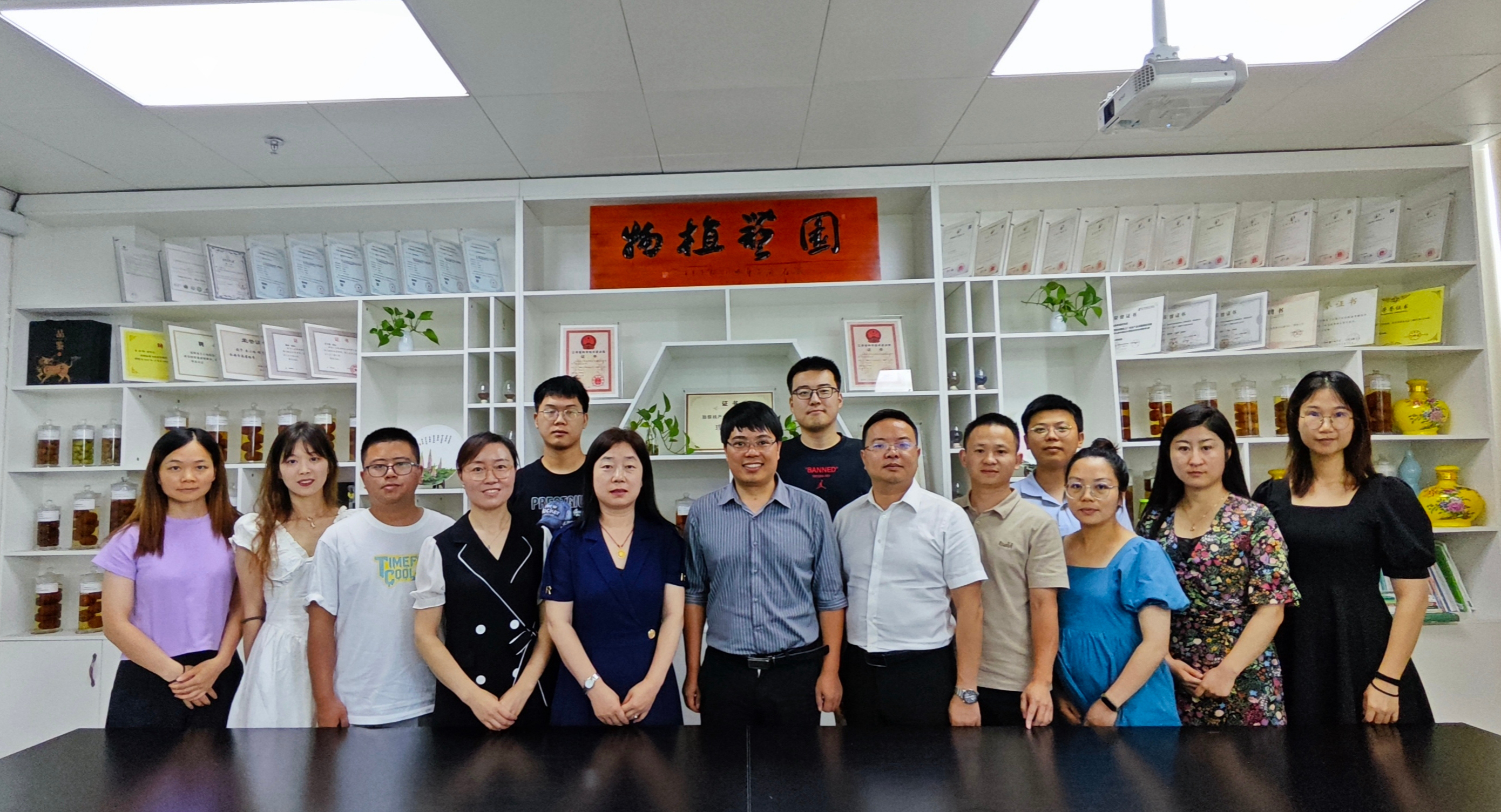 华中农业大学曾云流教授应邀在昌开展学术交流