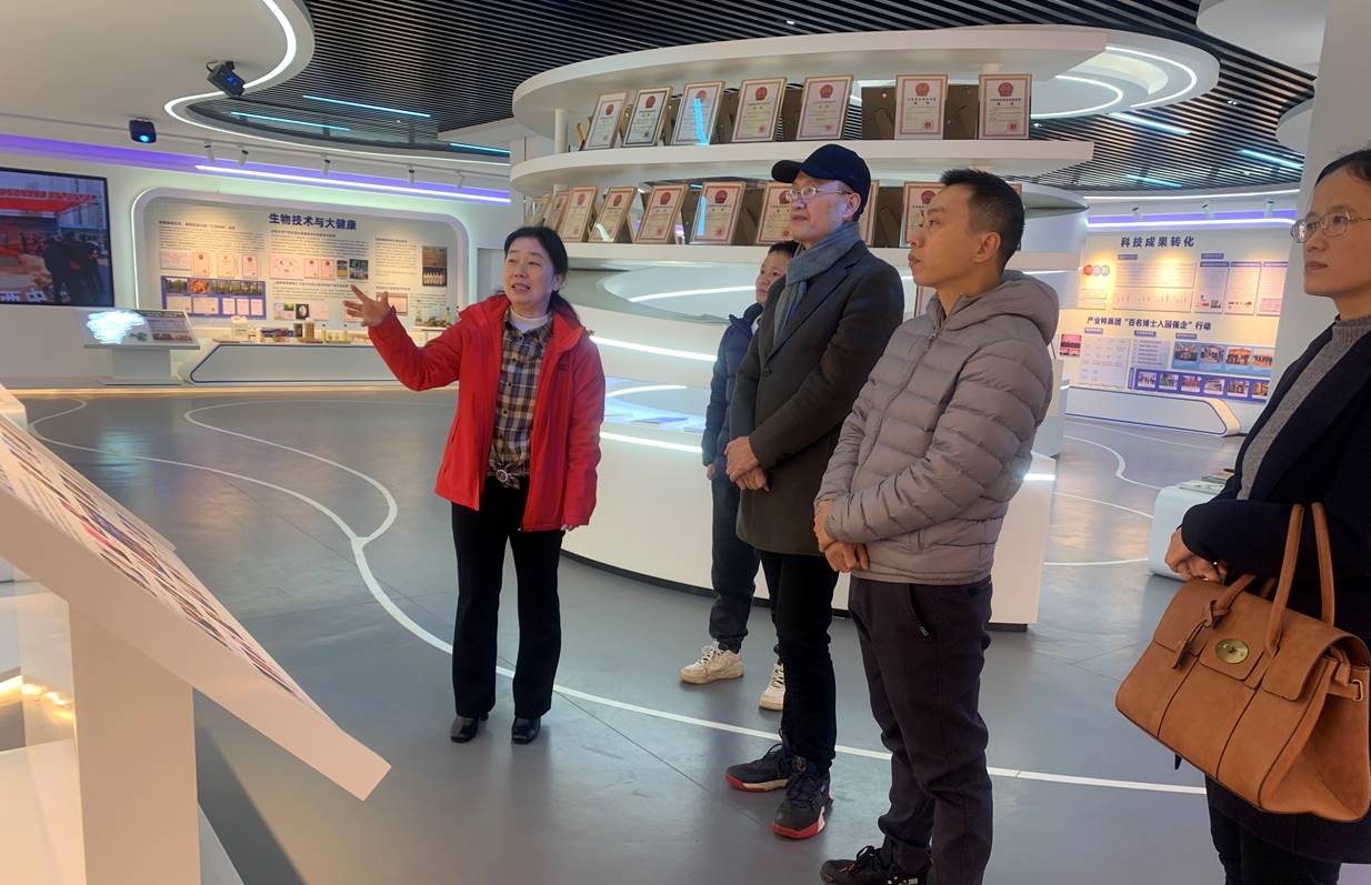 江西省中科院庐山植物园储昭庆一行来园艺与生态学科调研交流