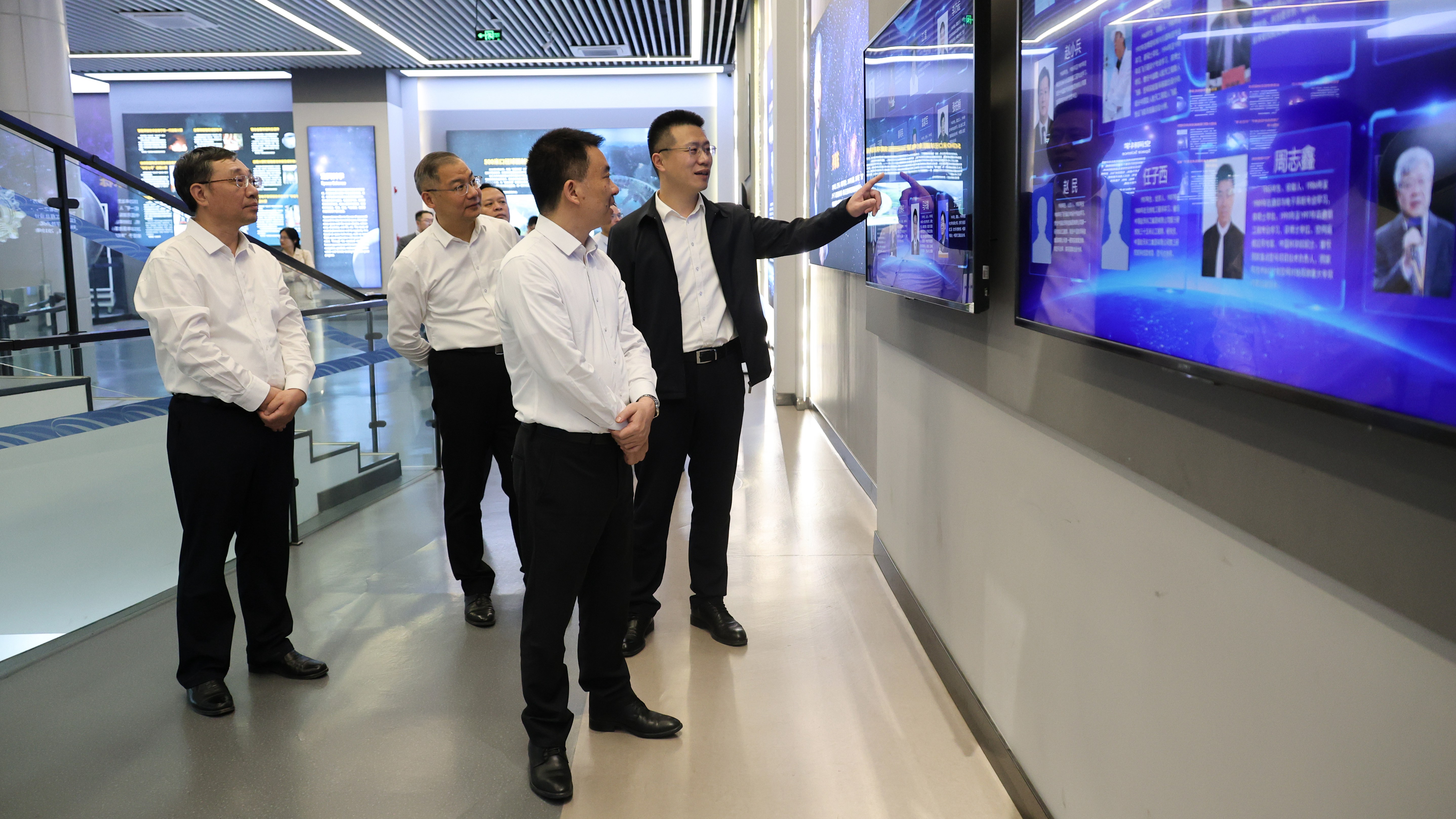 江西省政府党组成员、副省长夏文勇一行赴哈工大调研