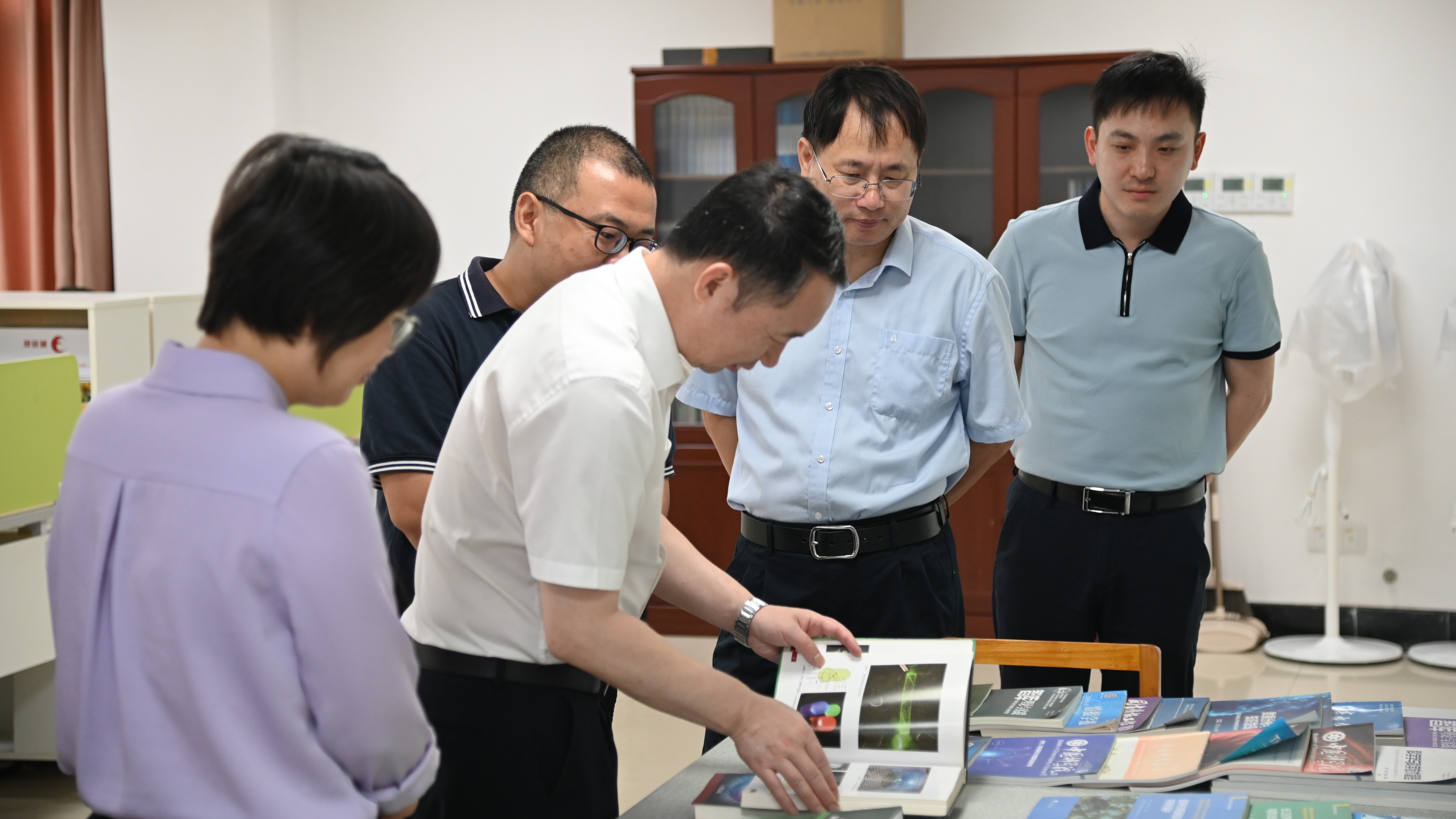 严青松带队赴中国科学院武汉研究机构调研交流