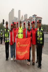 微生物研究所开展以“文明交通”为主题的学雷锋志愿者服务活动