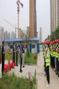 院领导深入我院倒班宿舍（人才公寓）施工现场看望一线工人